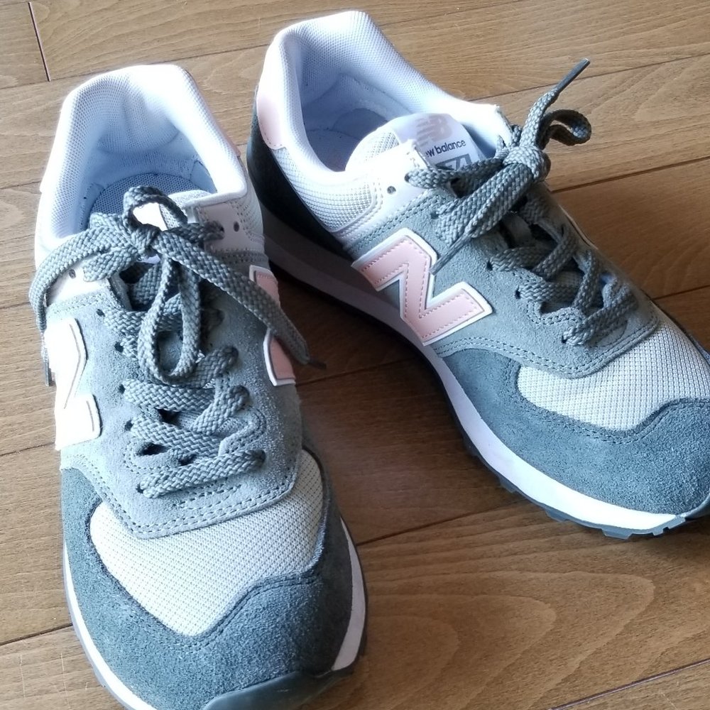 New Balance® Suede 574 Sneakers / 8 MEDIUM / BLACK SPRUCE/SILVER PINE